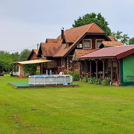Rooms Ma La Карловац Экстерьер фото