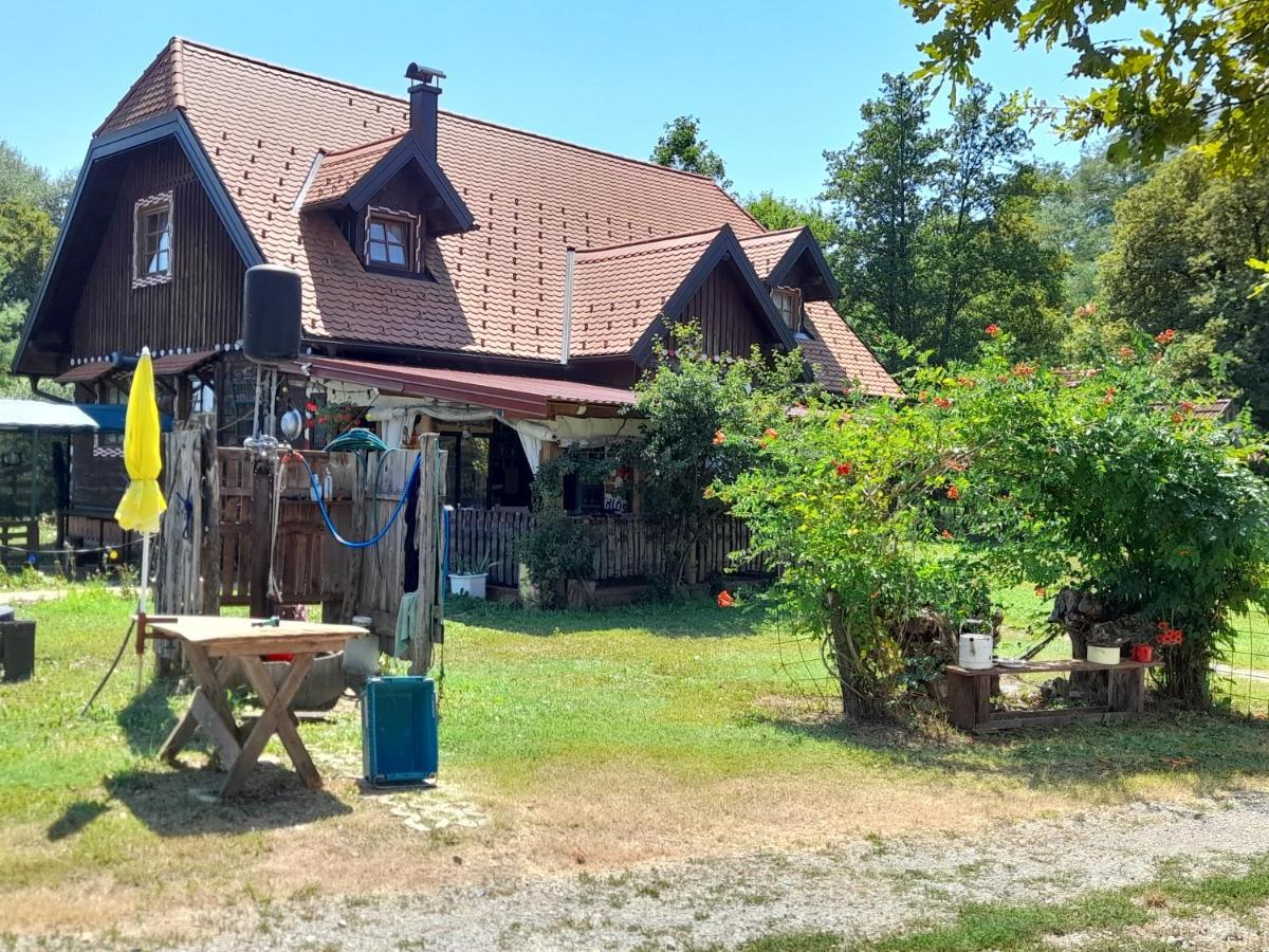 Rooms Ma La Карловац Экстерьер фото