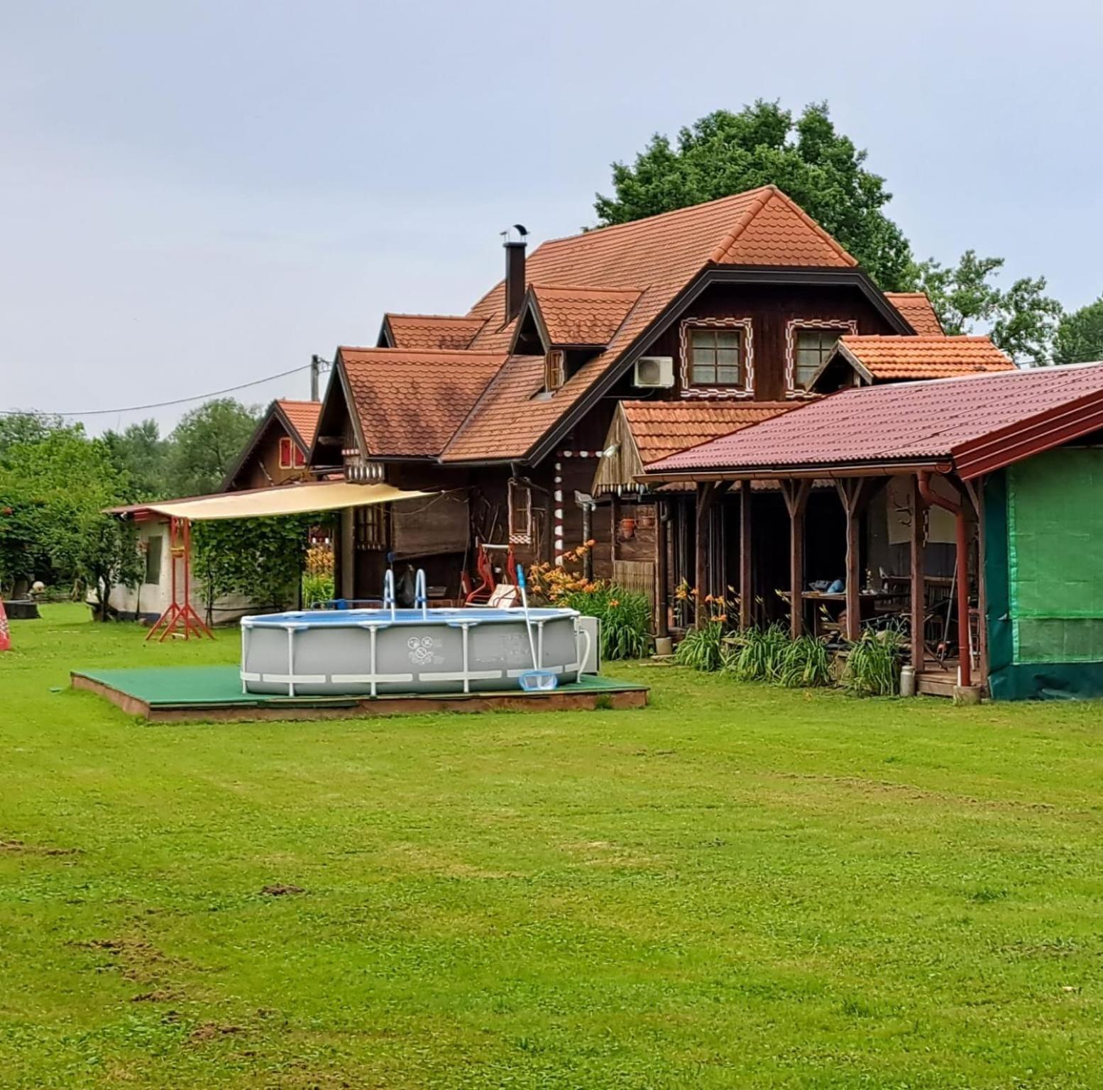 Rooms Ma La Карловац Экстерьер фото