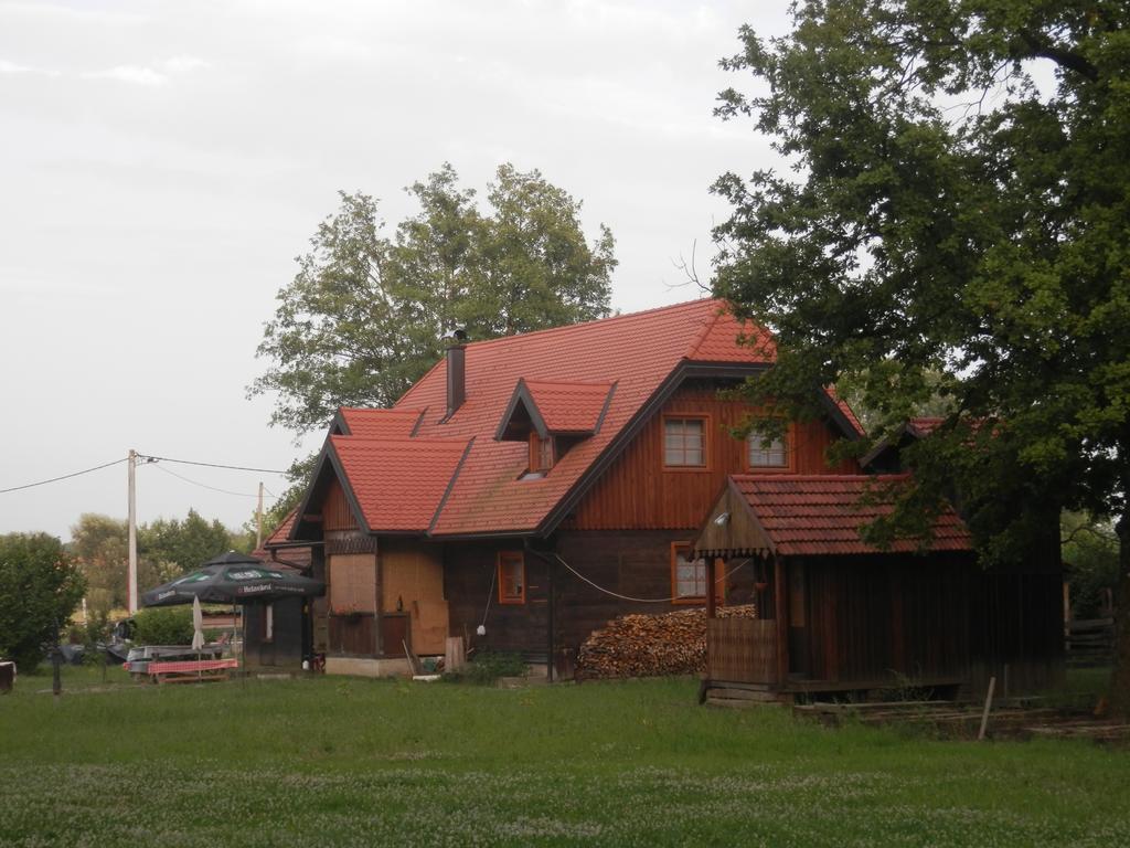 Rooms Ma La Карловац Экстерьер фото
